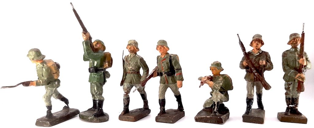7 WEHRMACHT SHOOTERS ELASTOLIN LINEOL VINTAGE WAR TOY: LOT OF 7 DIFFERENT WEHRMACHT SHOOTERS. 1930S ORIGINAL WAR TOYS MADE IN GERMANY.