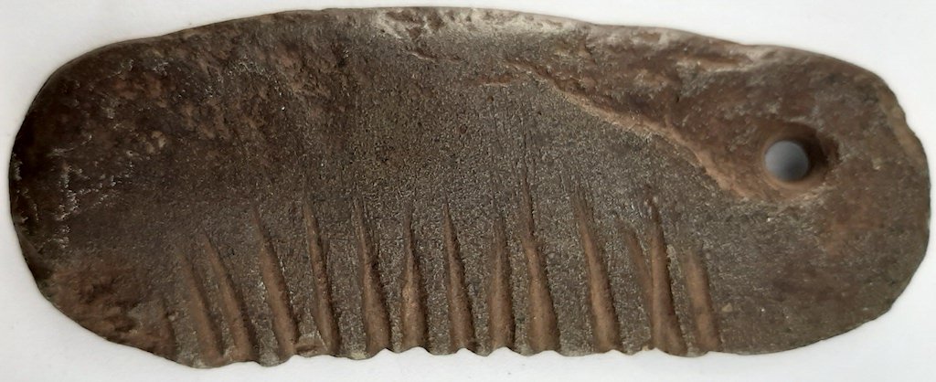 ANTIQUE PERU INCA CUT STONE TOOL SAW PERUVIAN NAZCA: OVER 600 YEARS OLD TOOL MADE OF STONE, USED TO CUT ROPES AND OTHER STUFF. VERY RARE TO FIND - A MUSEUM PIECE.