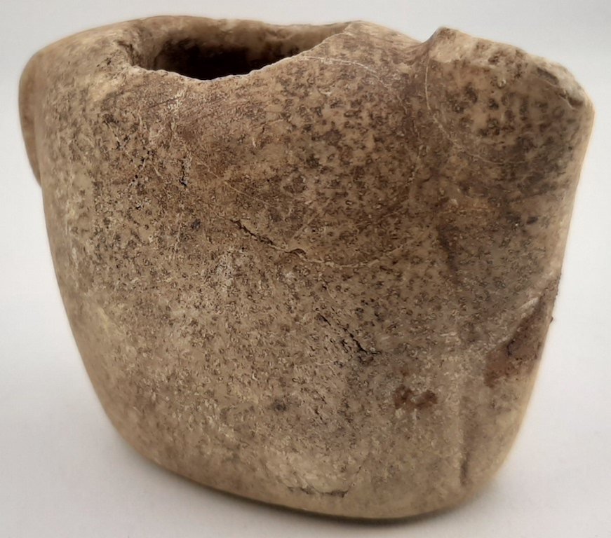 ANTIQUE POTTERY PRE COLUMBIAN VESSEL FROM PERU PERUVIAN: very rare over 600 years old pottery from peru. see photos for the condition.