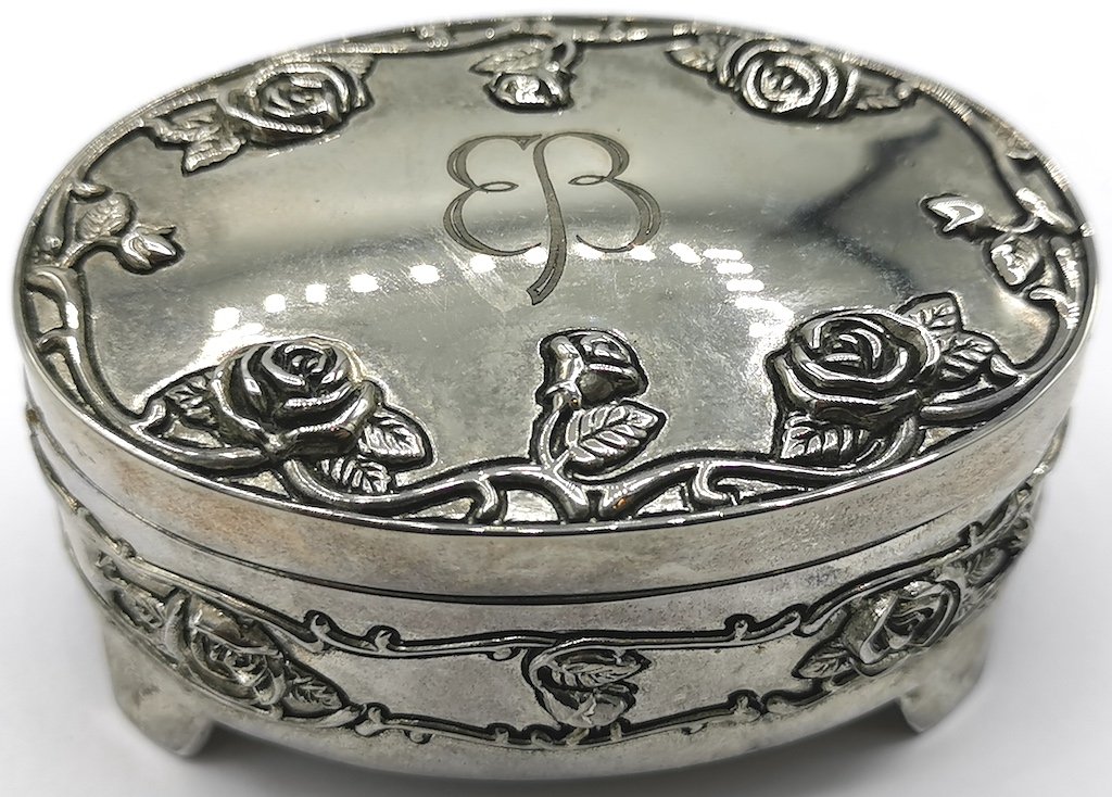 EVA BRAUN EB MONOGRAM SILVERWARE JEWELRY BOX HITLER: AN AMAZING EVA BRAU EB MONOGRAM SILVERWARE JEWELRY BOX. THIS WAS PURCHASED FROM A USA VET THAT WAS IN THE USA PARATROOPERS DIVISION THAT ARRIVED FIRST IN THE ADOLF HITLER'S HOUSE IN AUSTRIA : THE BERG