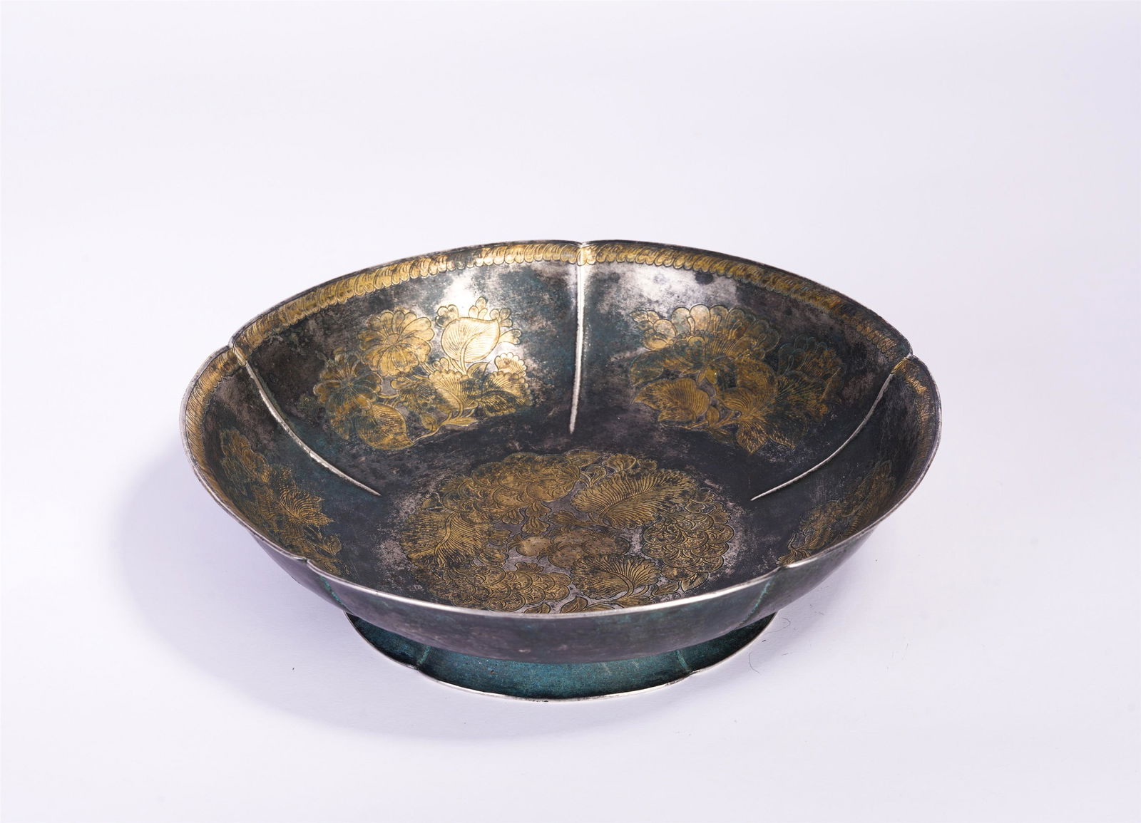 A CHINESE GILT SILVER FLORIATED PLATE (1 of 11)