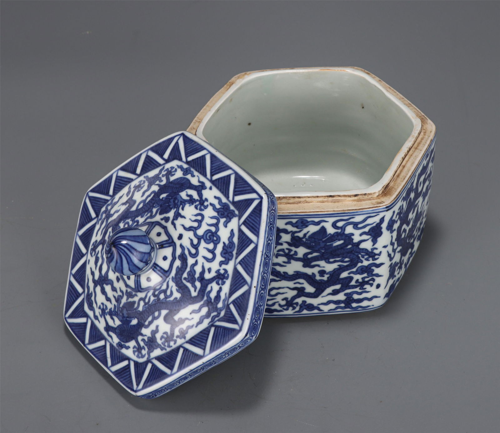 A CHINESE BLUE&WHITE HEXAGONAL PORCELAIN BOX AND COVER (1 of 9)