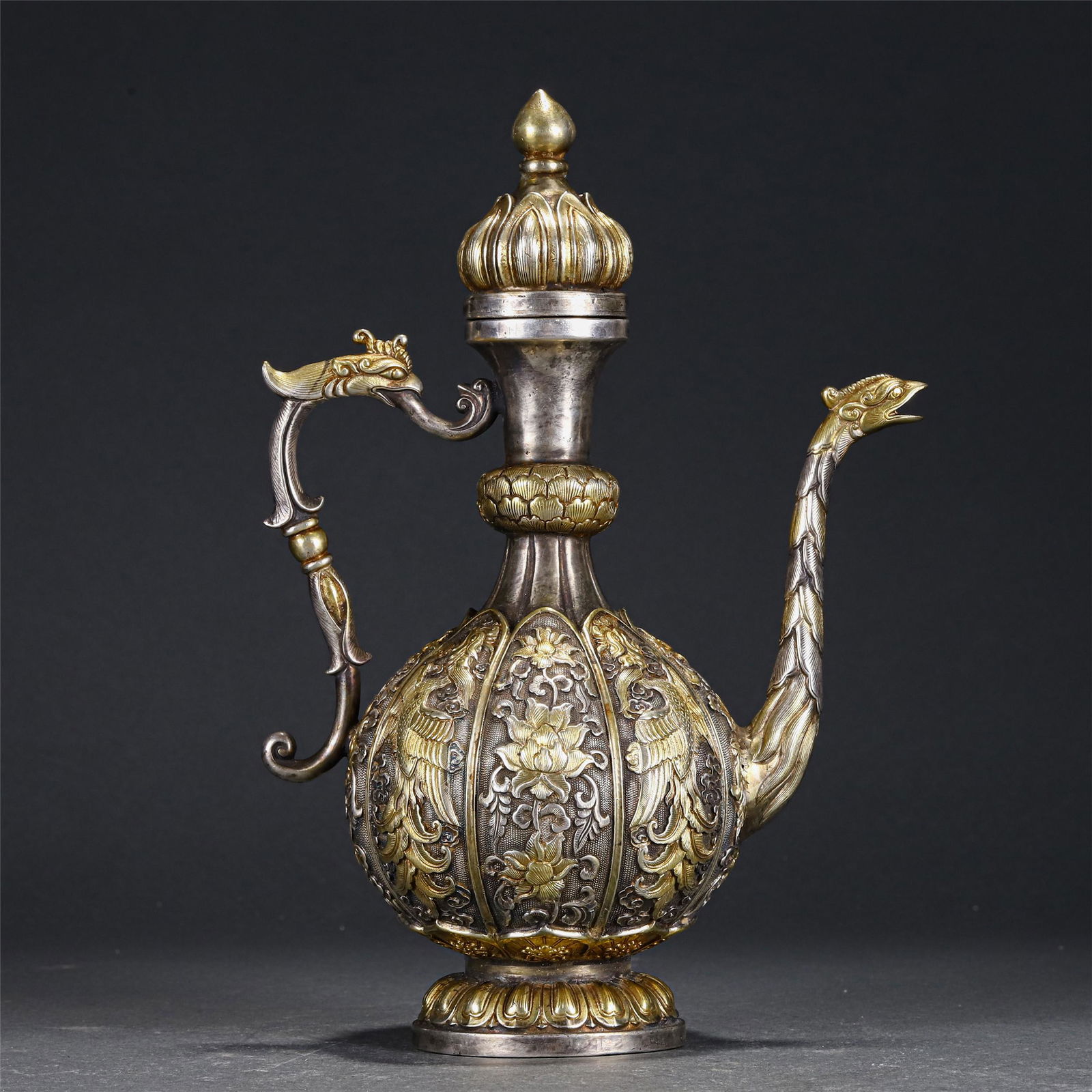 A CHINESE SILVER GILT EWER (1 of 9)