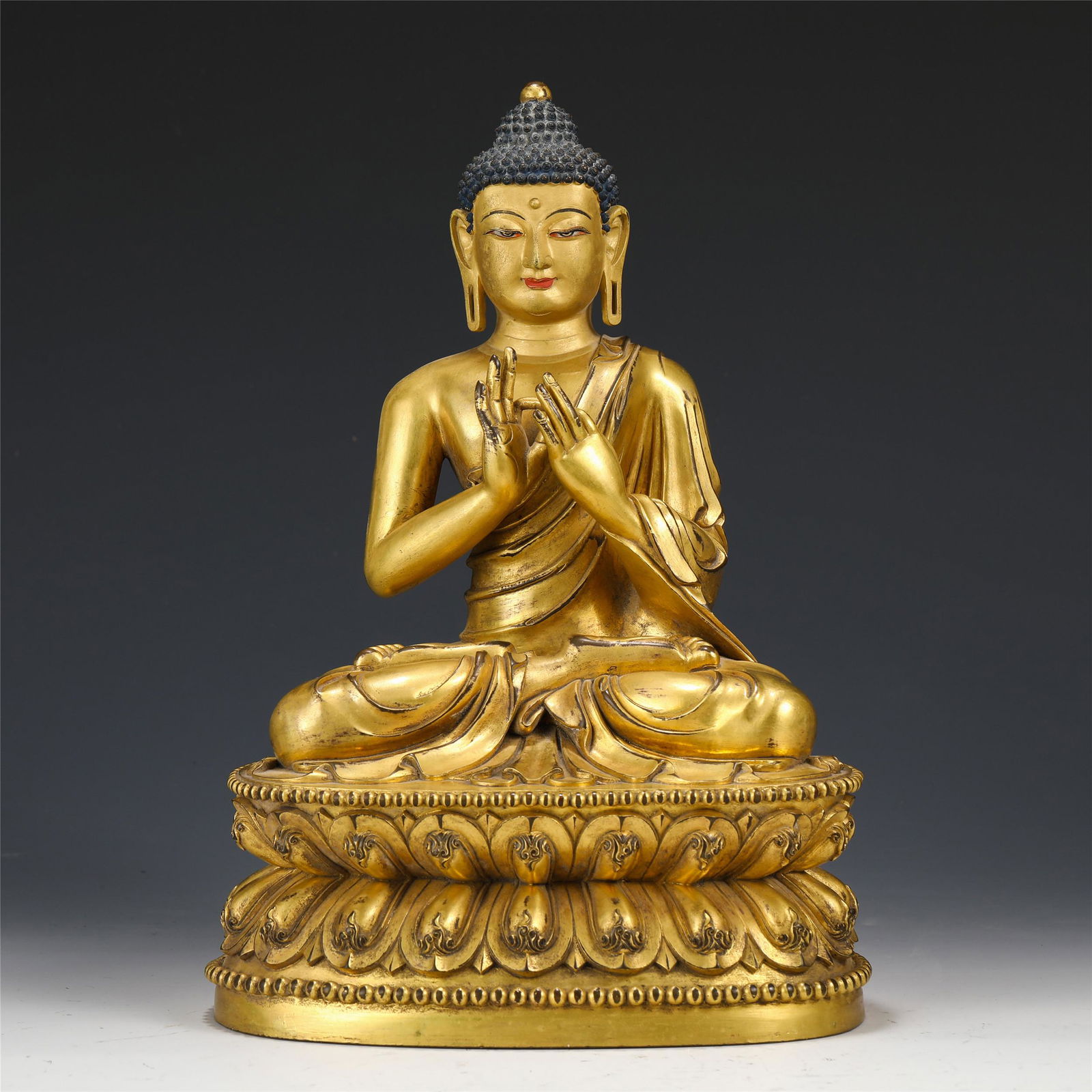 A CHINESE GILT BRONZE FIGURE OF BUDDHA STATUE (1 of 9)