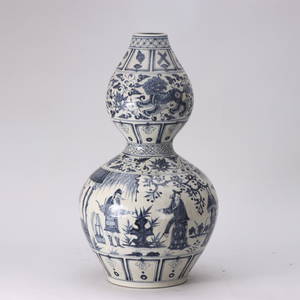 A CHINESE BLUE AND WHITE PORCELAIN FIGURE STORY GOURDS VASE