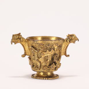 A CHINESE GILDING BRONZE CUP: L. 12.5 cm. W. 7 cm. H. 8 cm. Weight 470 gram.