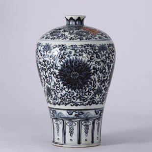 A CHINESE BLUE AND WHITE PORCELAIN FLOWERS VASE: H. 37 cm. W. 22 cm.