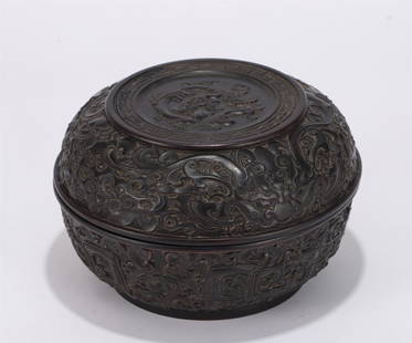 A CHINESE ZITAN ROUND BOX: L. 20 cm. W. 20 cm. H. 13 cm. Weight 830 gram.