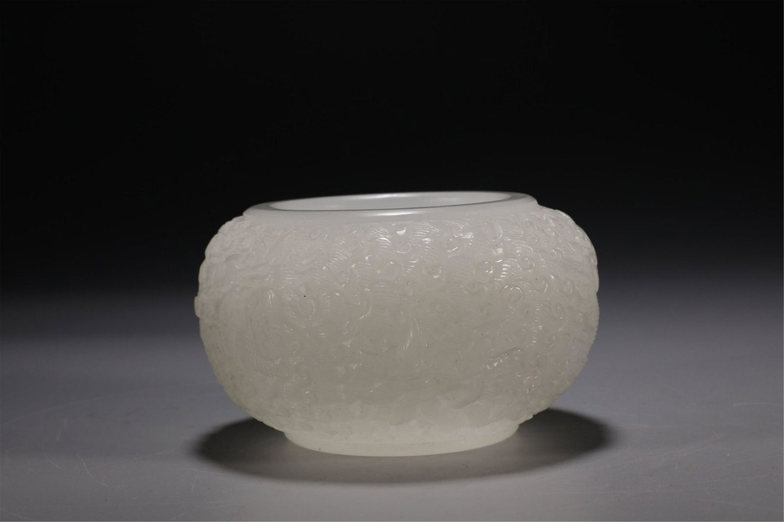 A CHINESE PEKING GLASS DRAGON PATTERN WATER POT (1 of 9)
