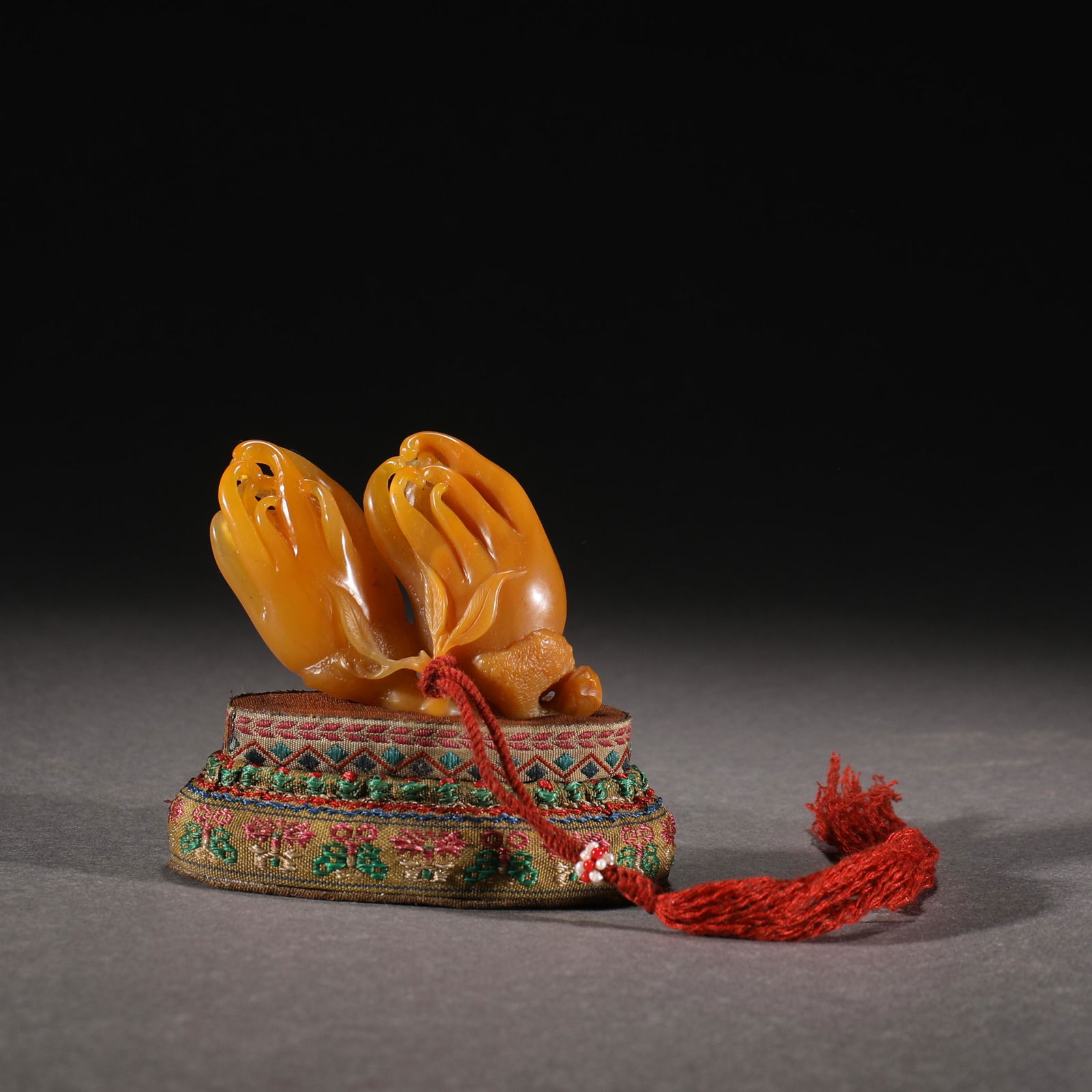 A CHINESE JADE ORNAMENTS (1 of 8)