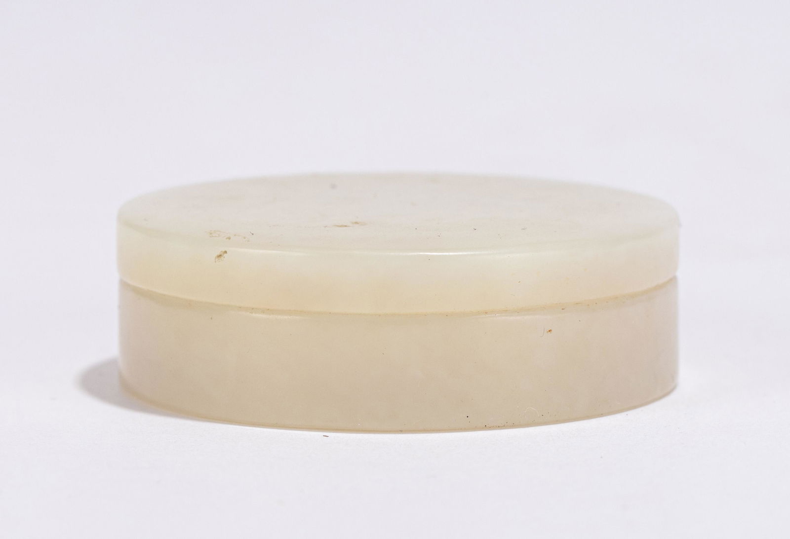 A CHINESE ROUND WHITE JADE BOX (1 of 6)