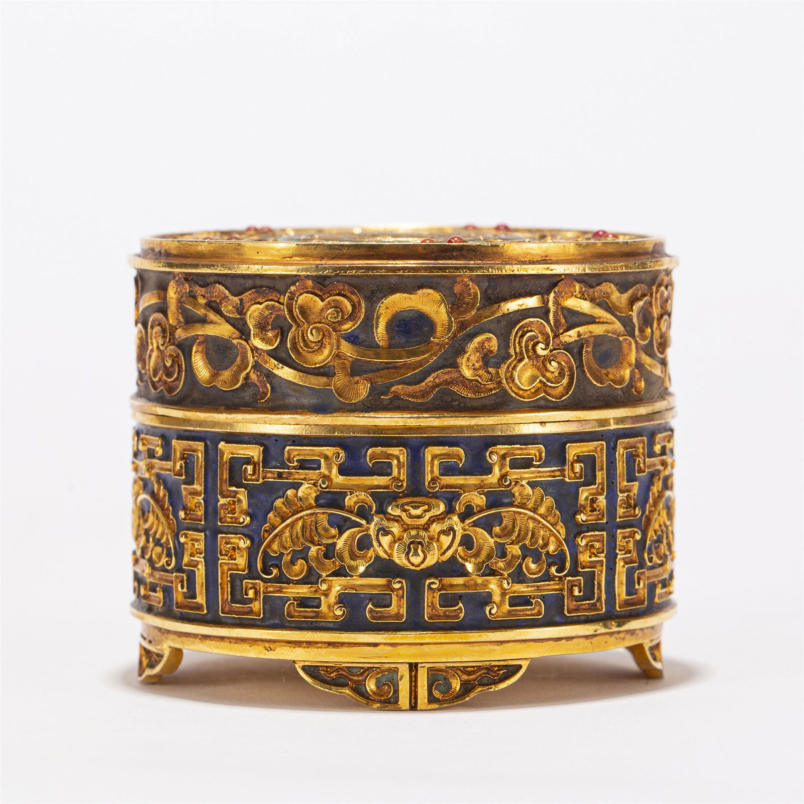 A CHINESE GILT BRONZE ROUND BOX (1 of 8)
