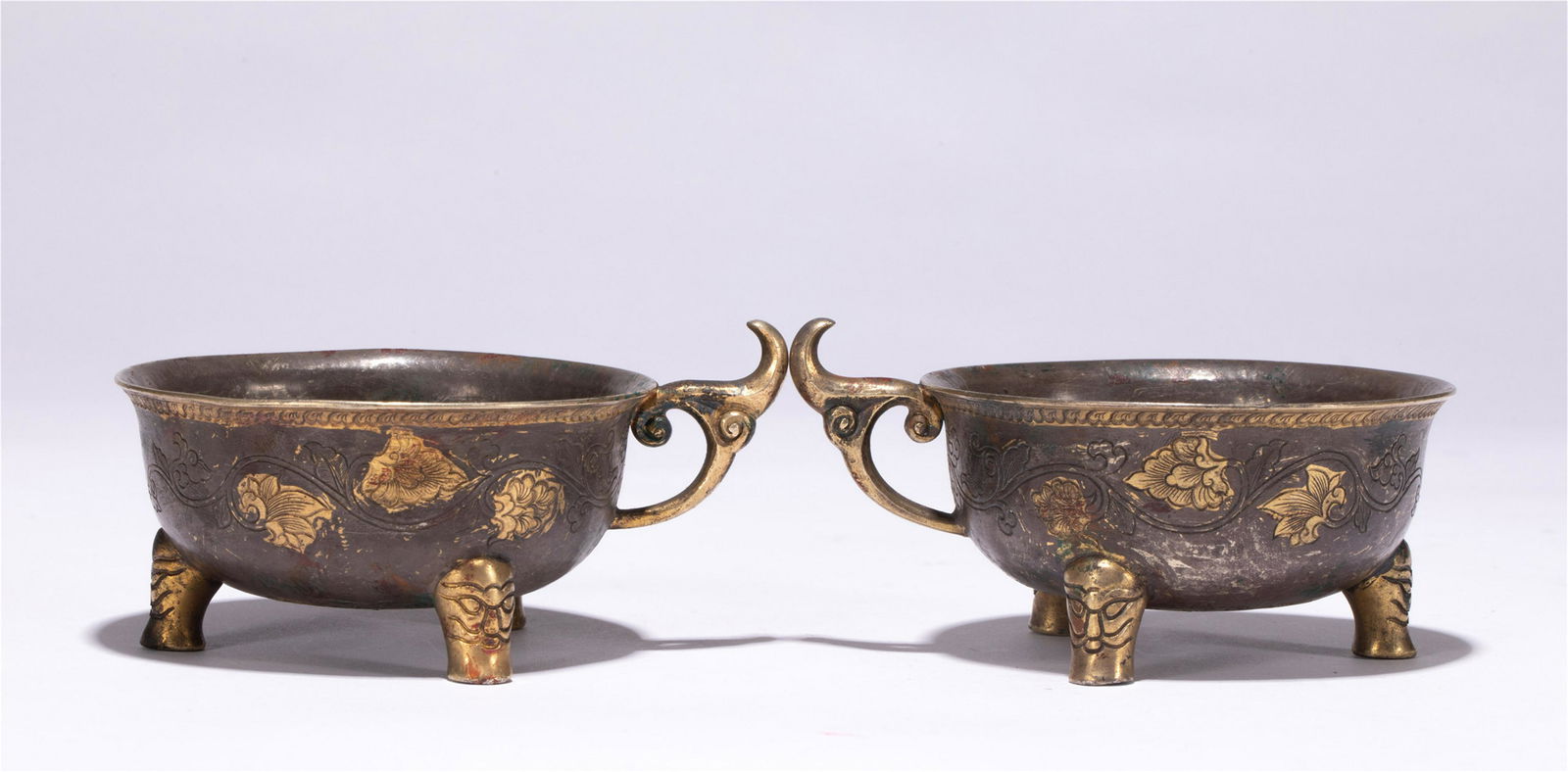 A PAIR OF CHINESE SILVER CUPS (1 of 10)