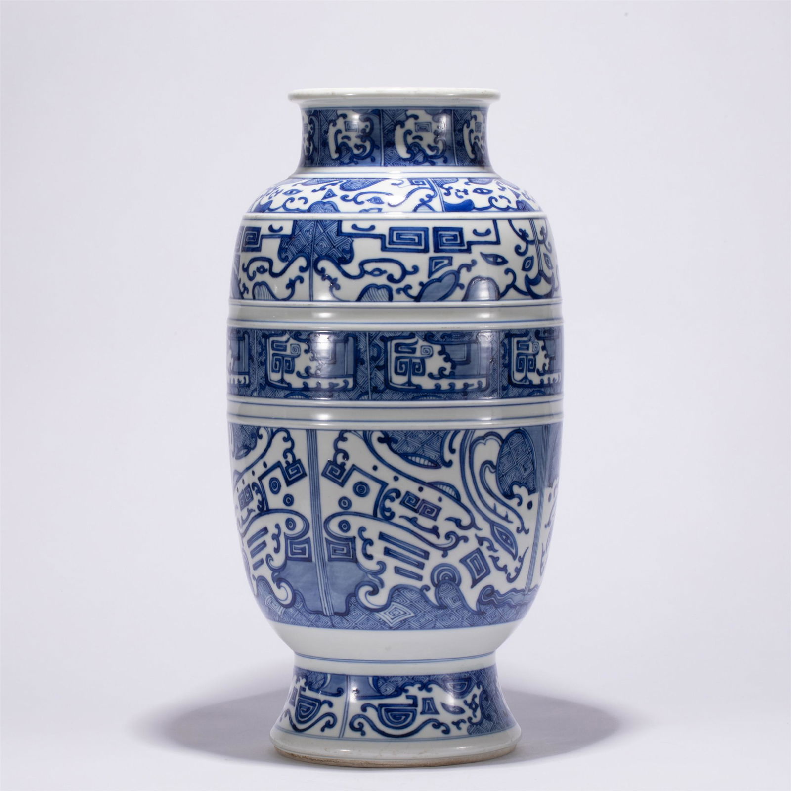 A CHINESE BLUE AND WHITE PORCELAIN VIEWS VASE (1 of 11)