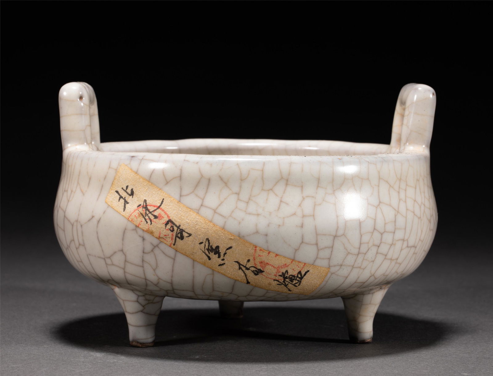 A CHINESE CRACKED GLAZE PORCELAIN TRIPOD CENSER (1 of 10)