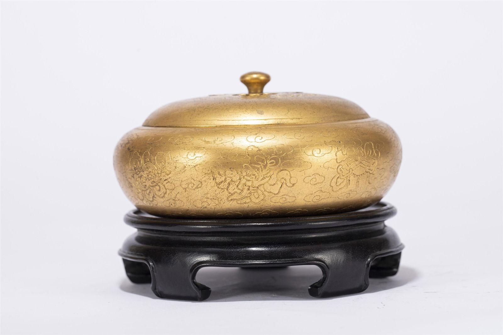 A CHINESE GILT BRONZE CENSER (1 of 11)