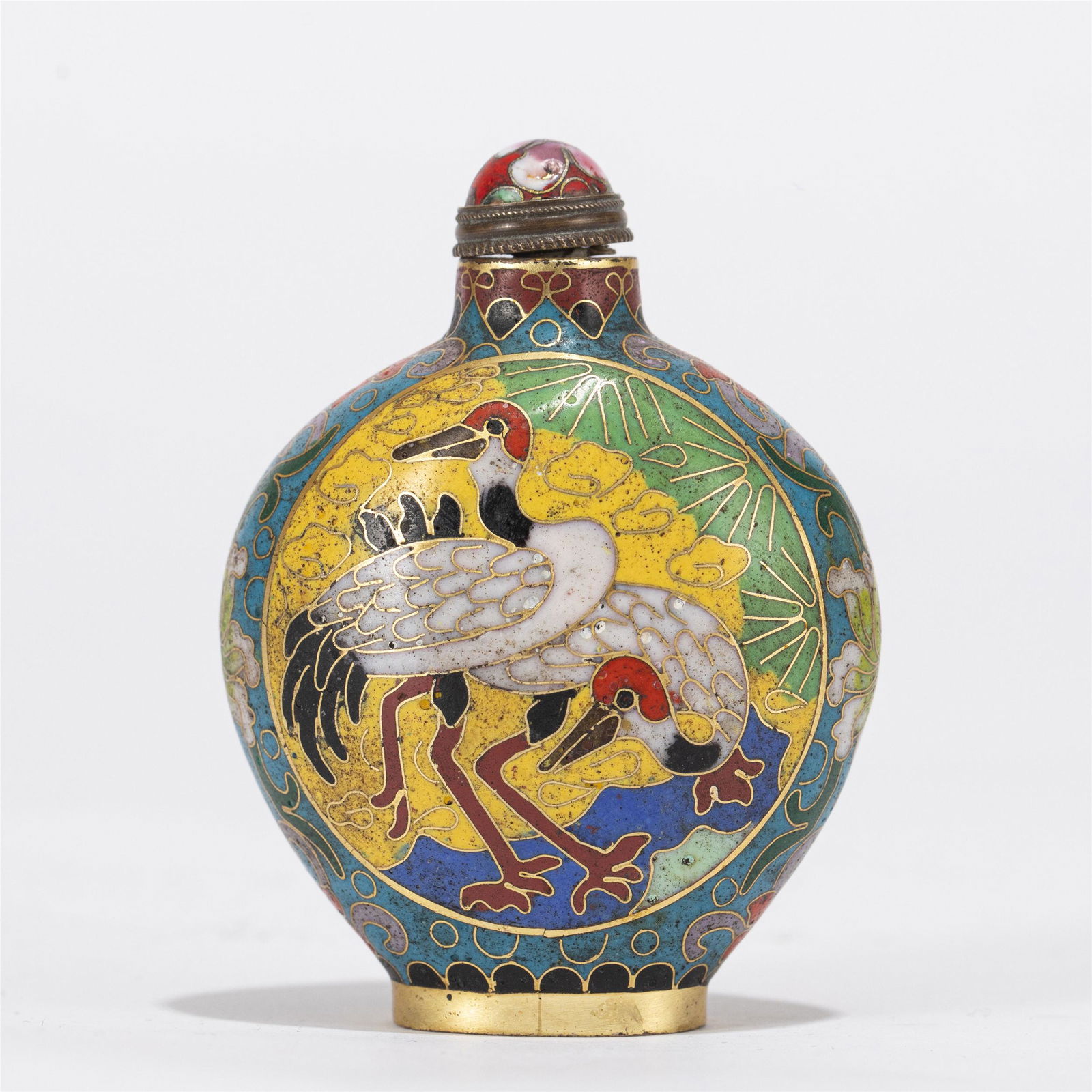 A CHINESE CLOISONNE ENAMEL SNUFF BOTTLE (1 of 8)