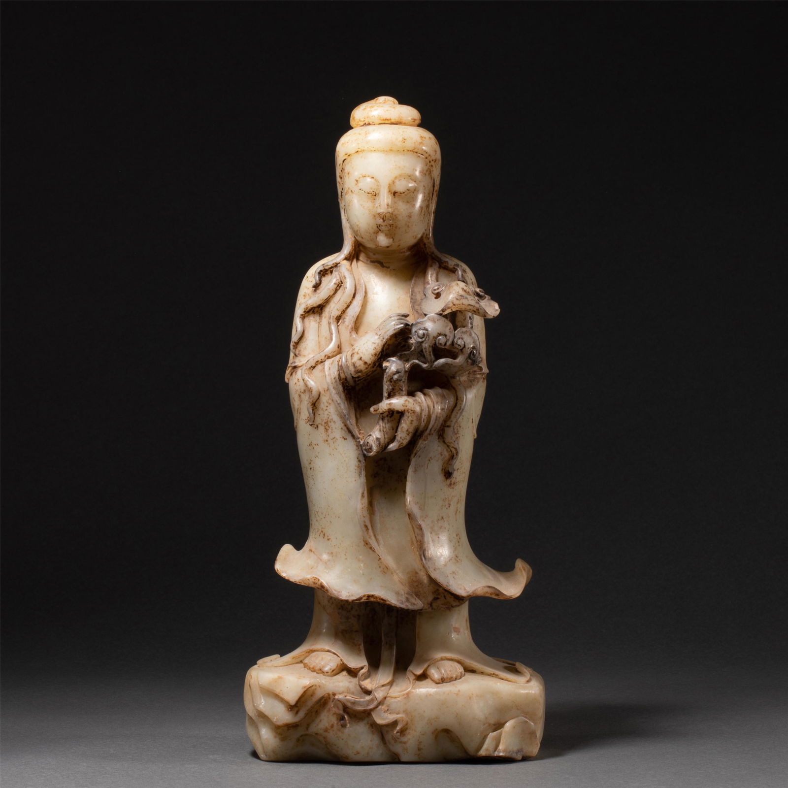 A CHINESE JADE GUANYIN BUDDHA STATUE (1 of 9)