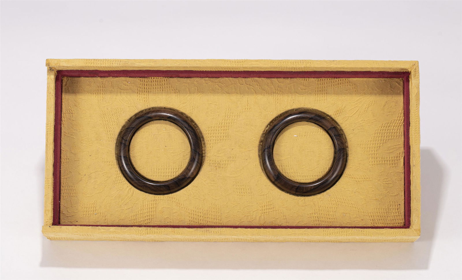 A PAIR OF CHINESE CHENXIANG BRACELETS (1 of 10)