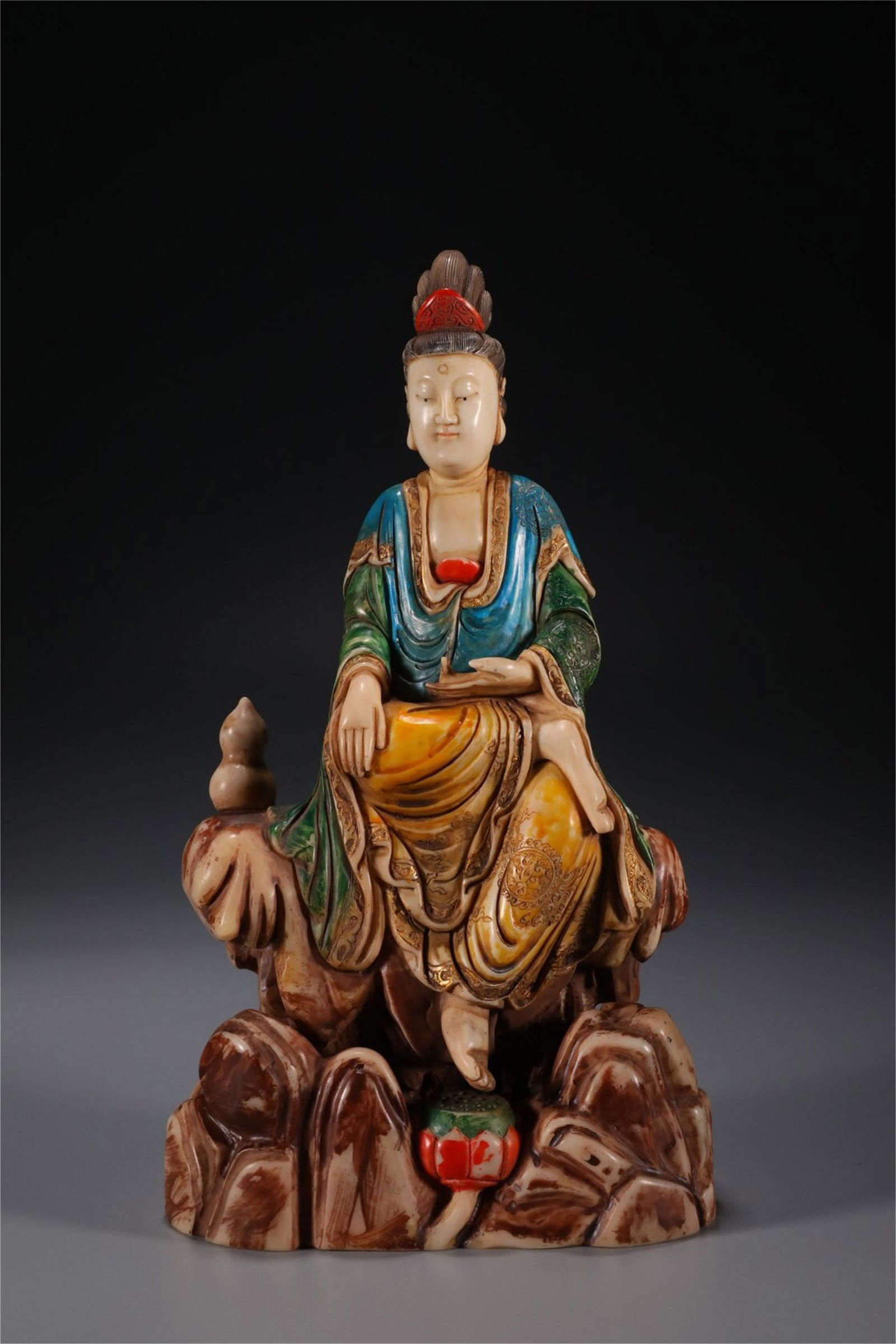 A CHINESE SHOUSHAN STONE COLORFUL PAINTED GUANYIN BUDDHA STATUE (1 of 9)