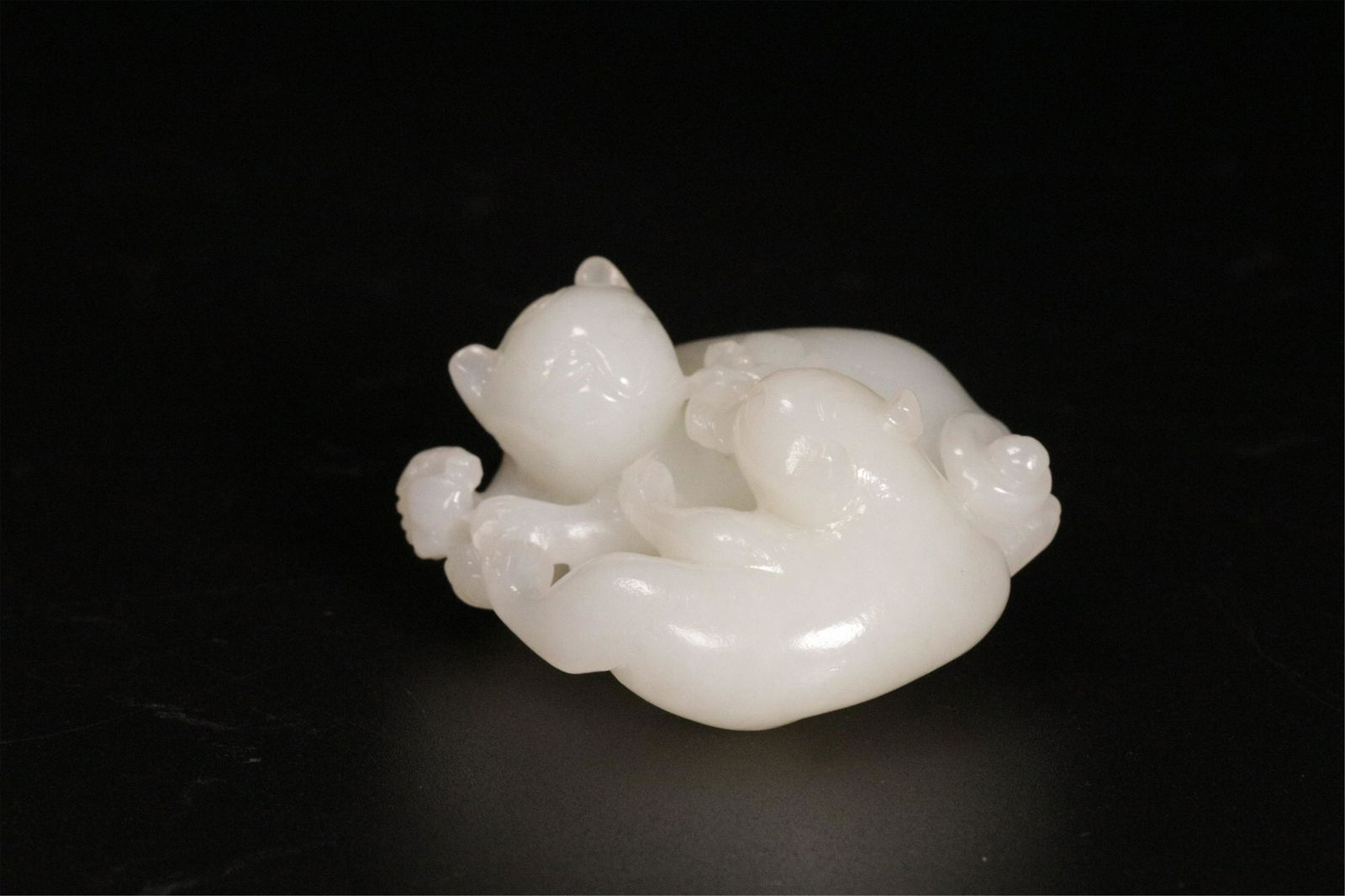 A CHINESE JADE BEAST ORNAMENTS (1 of 9)