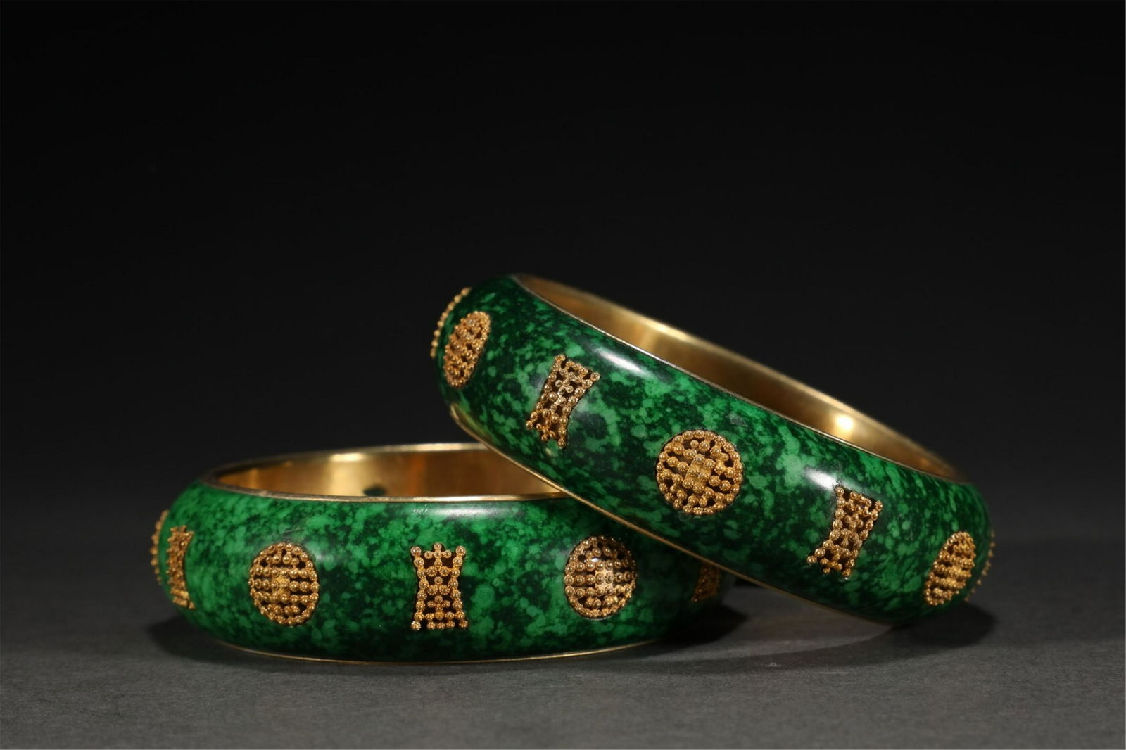 A PAIR OF CHINESE BRACELETS (1 of 9)