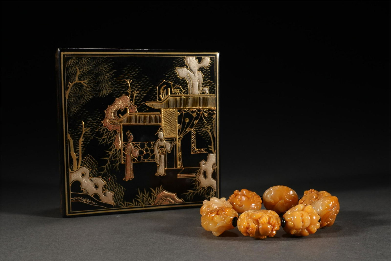 A CHINESE SOAPSTONE LION BRACELET (1 of 9)