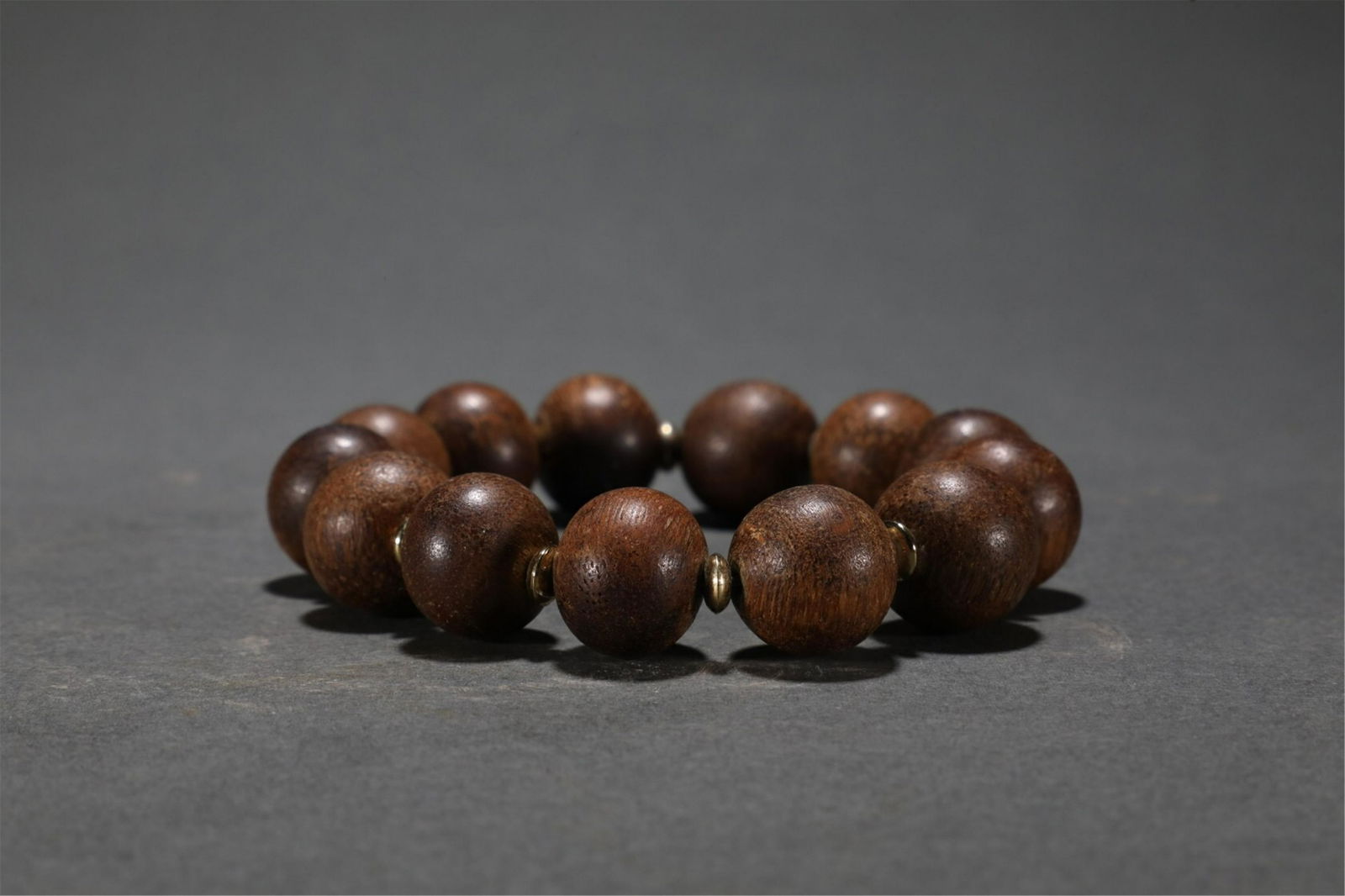 A CHINESE CHENXIANG BRACELET (1 of 6)