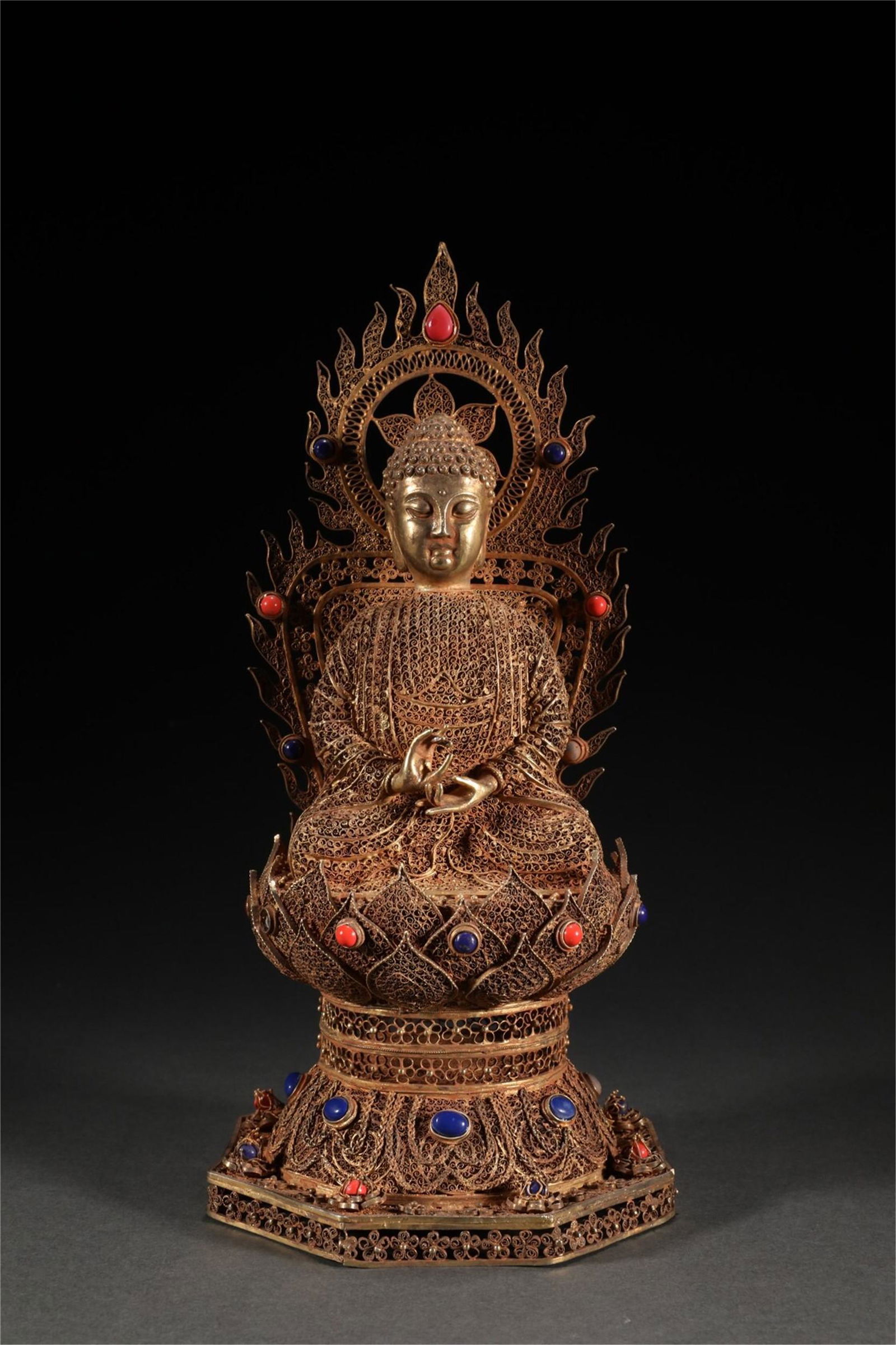 A CHINESE GILT SILVER FILIGREE FIGURE OF BUDDHA STATUE (1 of 9)