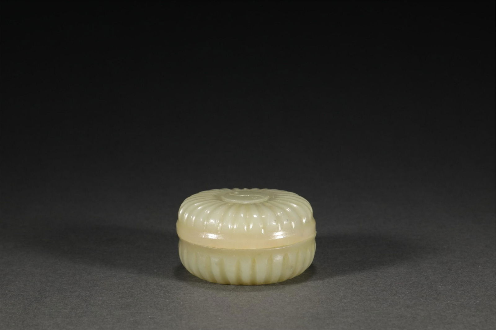 A CHINESE JADE LIDDED BOX (1 of 9)