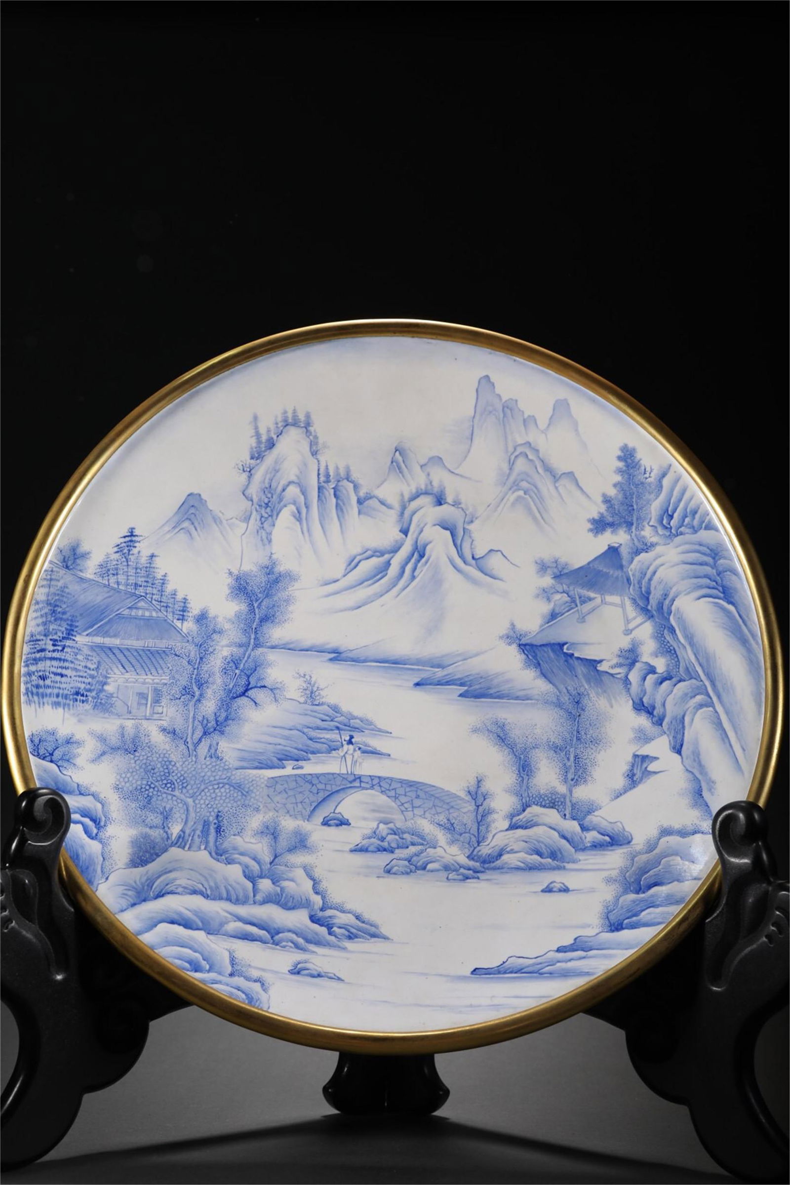 A CHINESE ENAMEL FLOWER PORCELAIN VIEWS DISH (1 of 9)