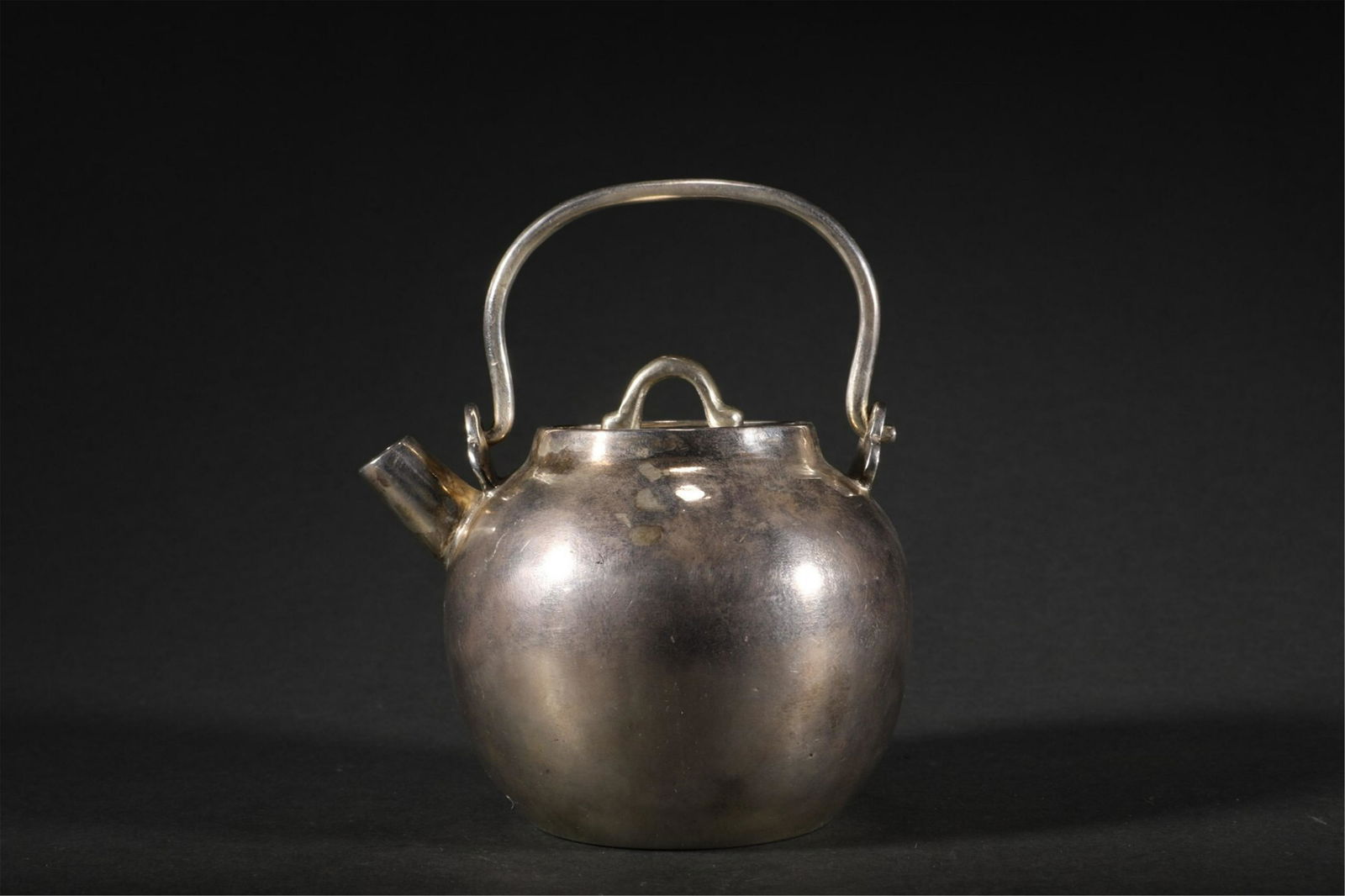 A CHINESE SILVER TEAPOT (1 of 9)