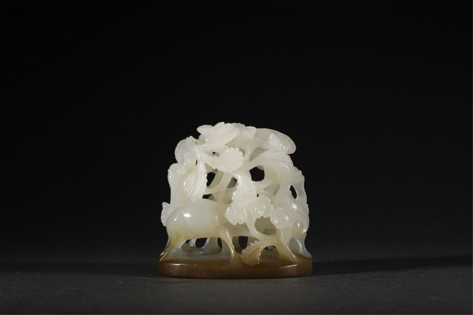 A CHINESE JADE CENSER TOP (1 of 9)