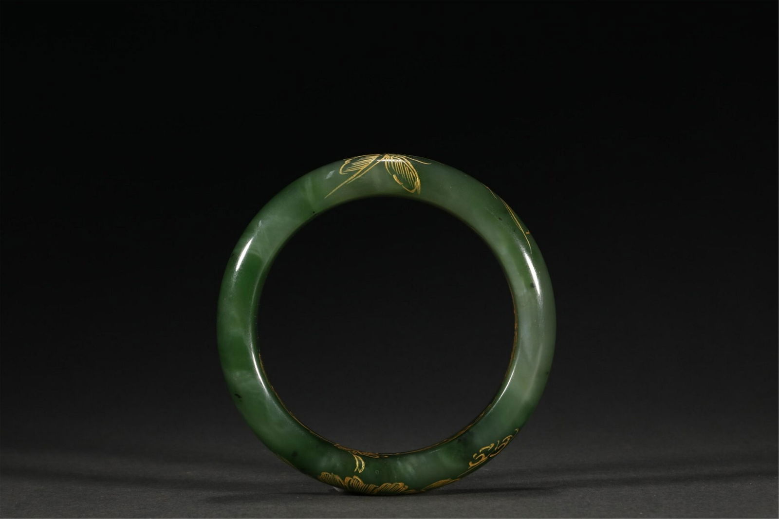 A CHINESE JASPER FLOWERS BRACELET (1 of 9)