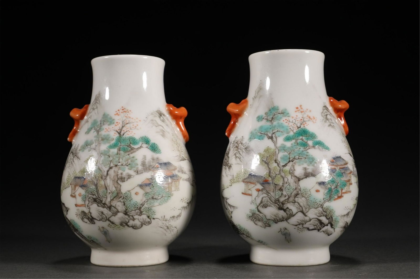 A PAIR OF CHINESE PORCELAIN VIEWS VASES (1 of 9)