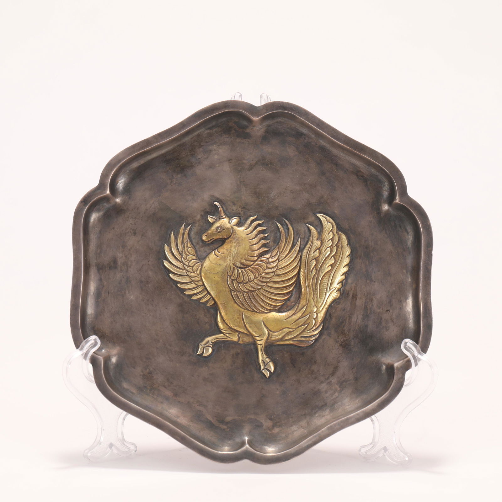 A CHINESE GILT SILVER DISH (1 of 7)