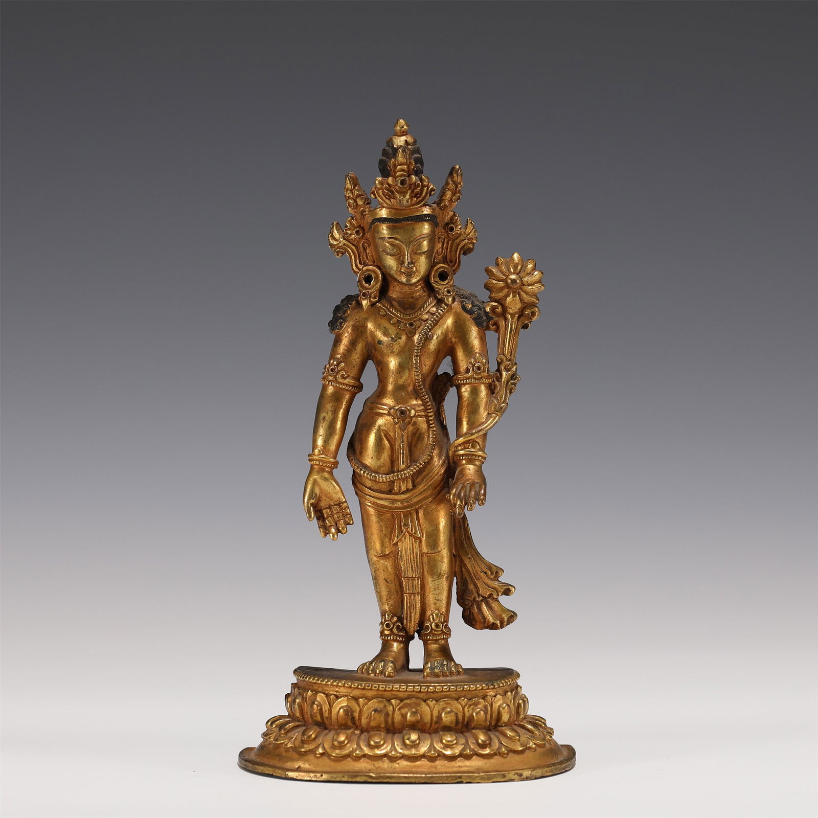 A CHINESE GILDING FIGURE OF BUDDHA STATUE (1 of 8)