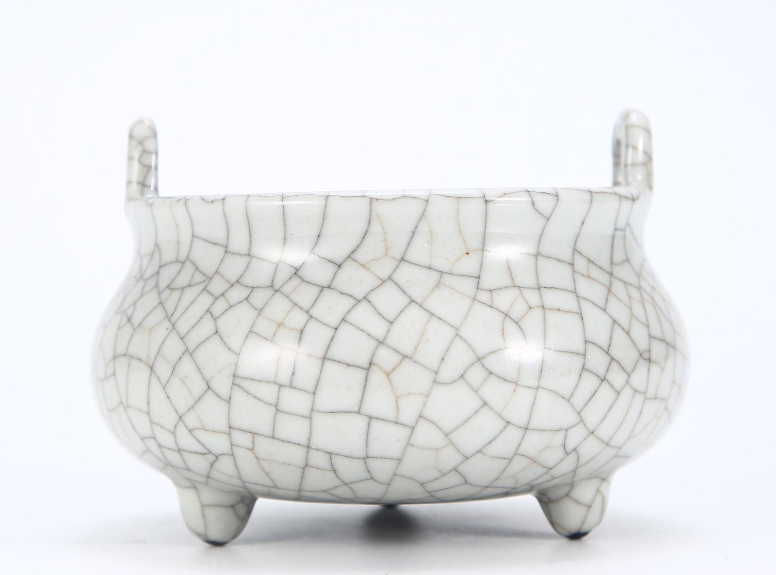 A CHINESE CRACKED GLAZE PORCELAIN TRIPOD CENSER (1 of 9)