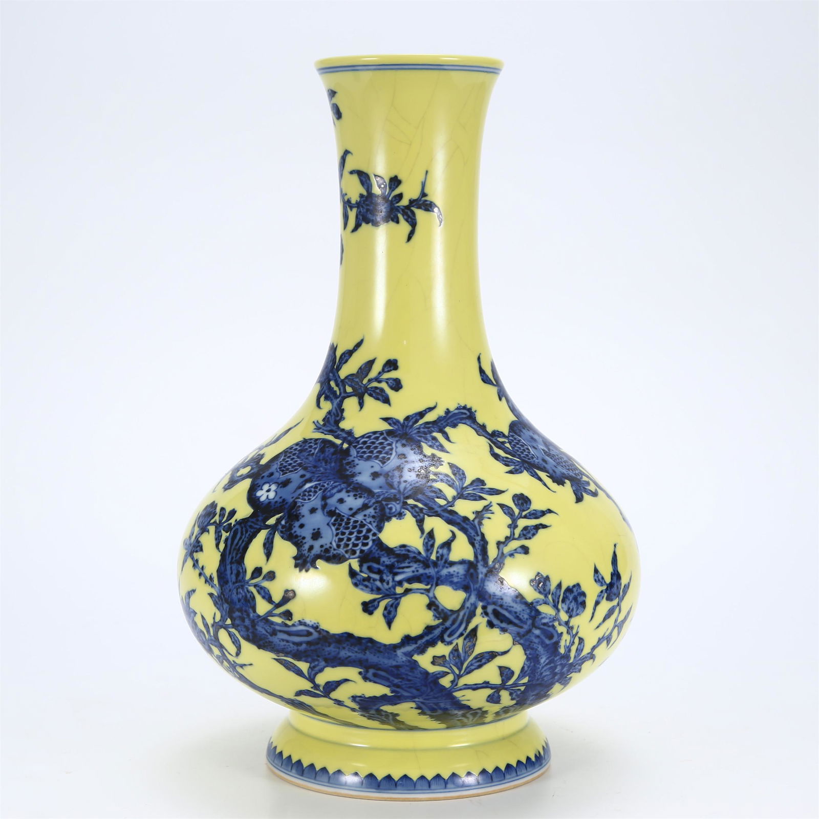 A CHINESE YELLOW GLAZE BLUE AND WHITE PORCELAIN VIEWS VASE (1 of 9)