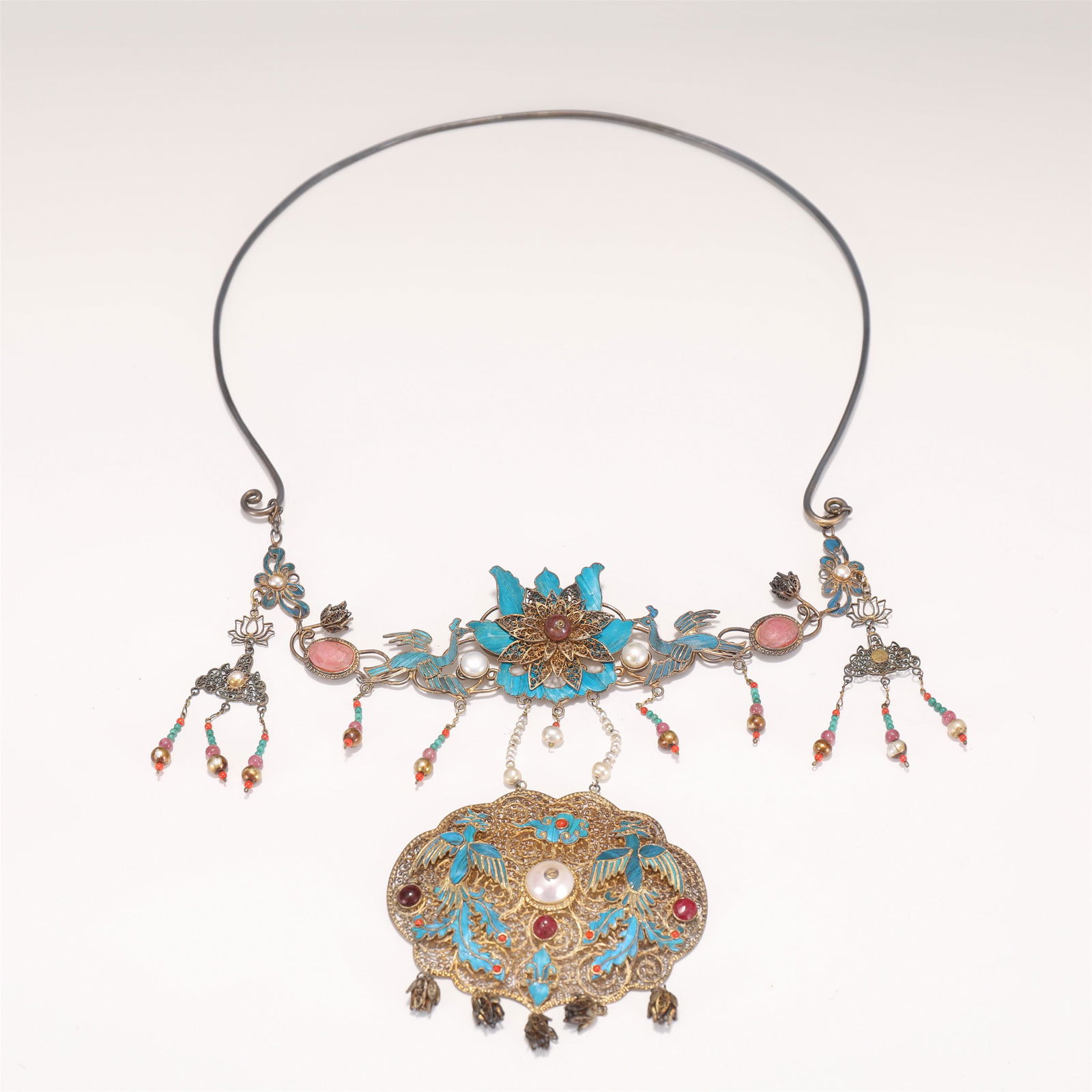 A CHINESE GILT SILVER NECKLACE (1 of 4)