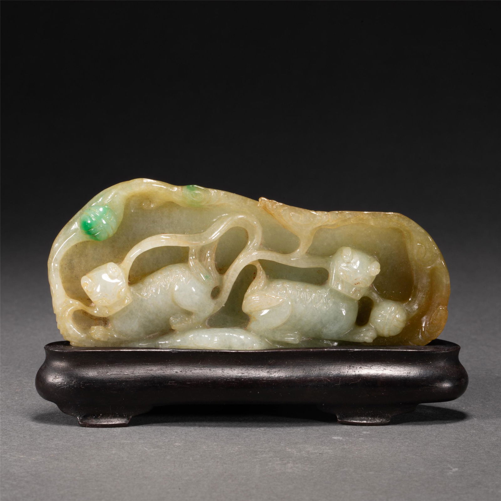 A CHINESE JADEITE ORNAMENTS (1 of 10)