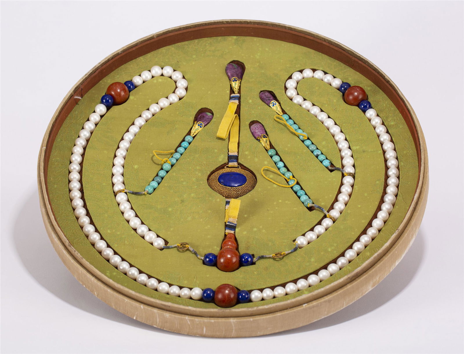 A CHINESE PEARL CHAOZHU WITH ROUND BOX (1 of 7)