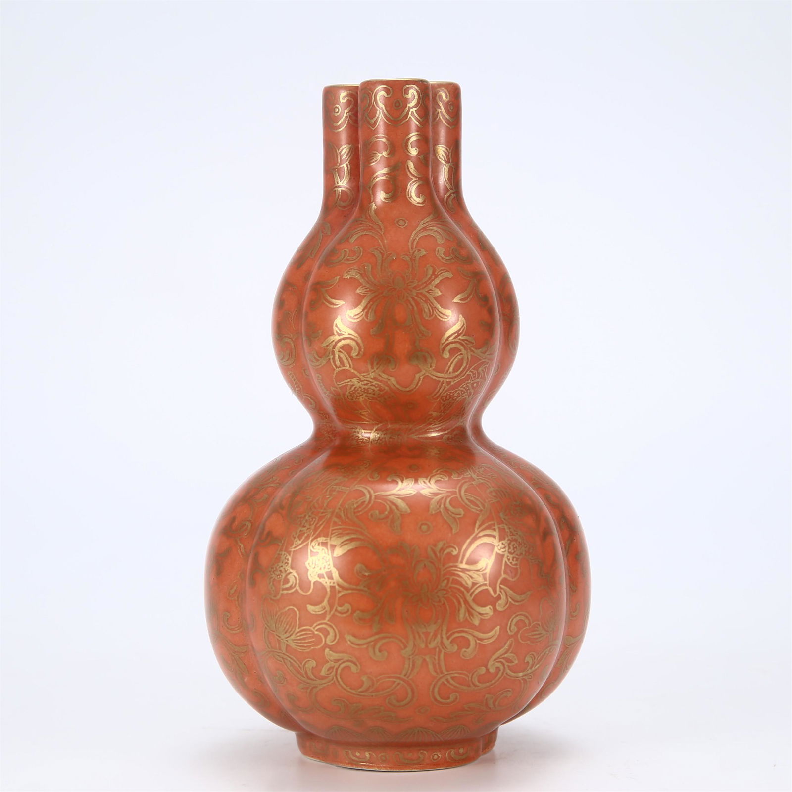 A CHINESE RED GLAZE PORCELAIN GOLD PAINTED DOUBLE GOURDS VASE (1 of 9)