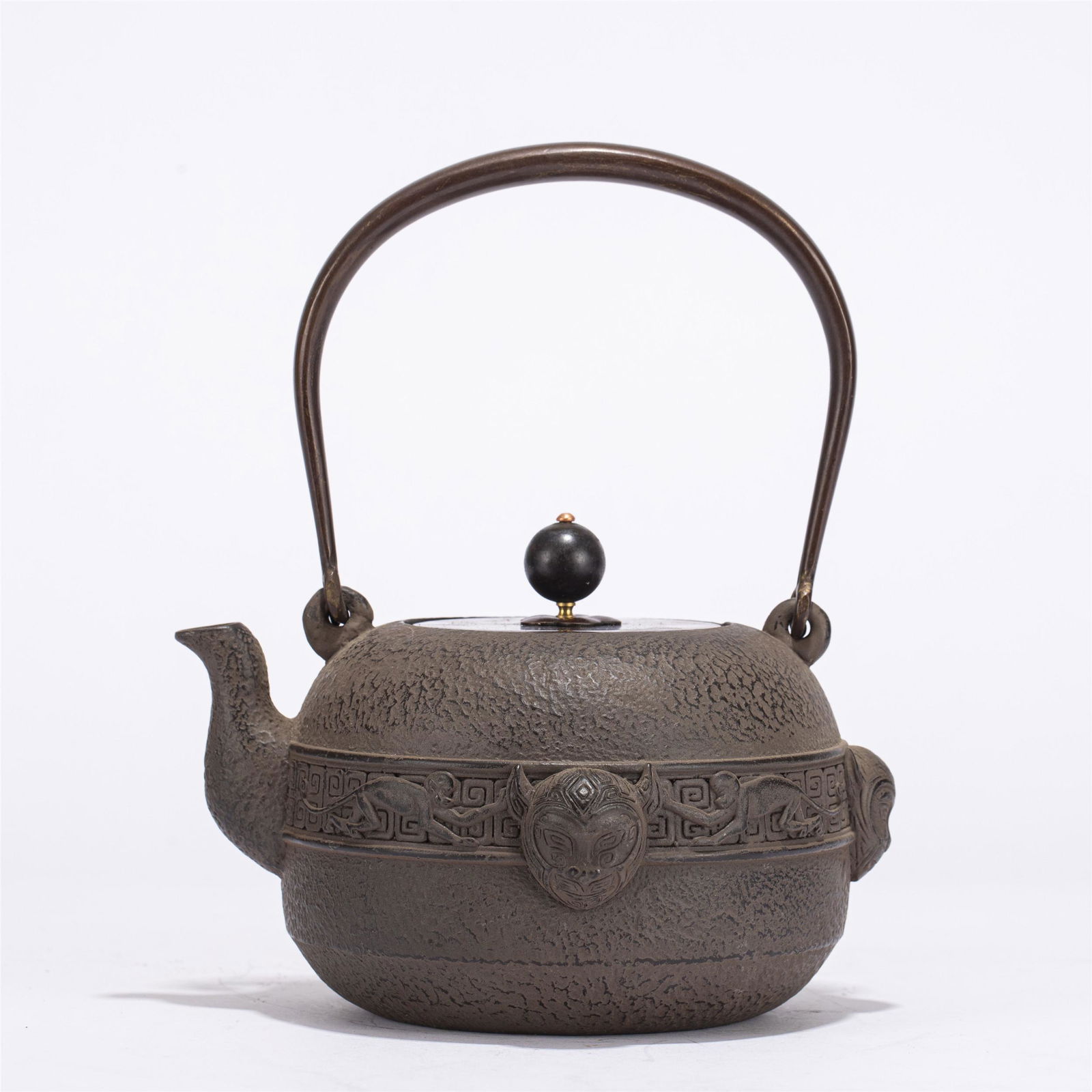 A CHINESE IRON KETTLE (1 of 8)