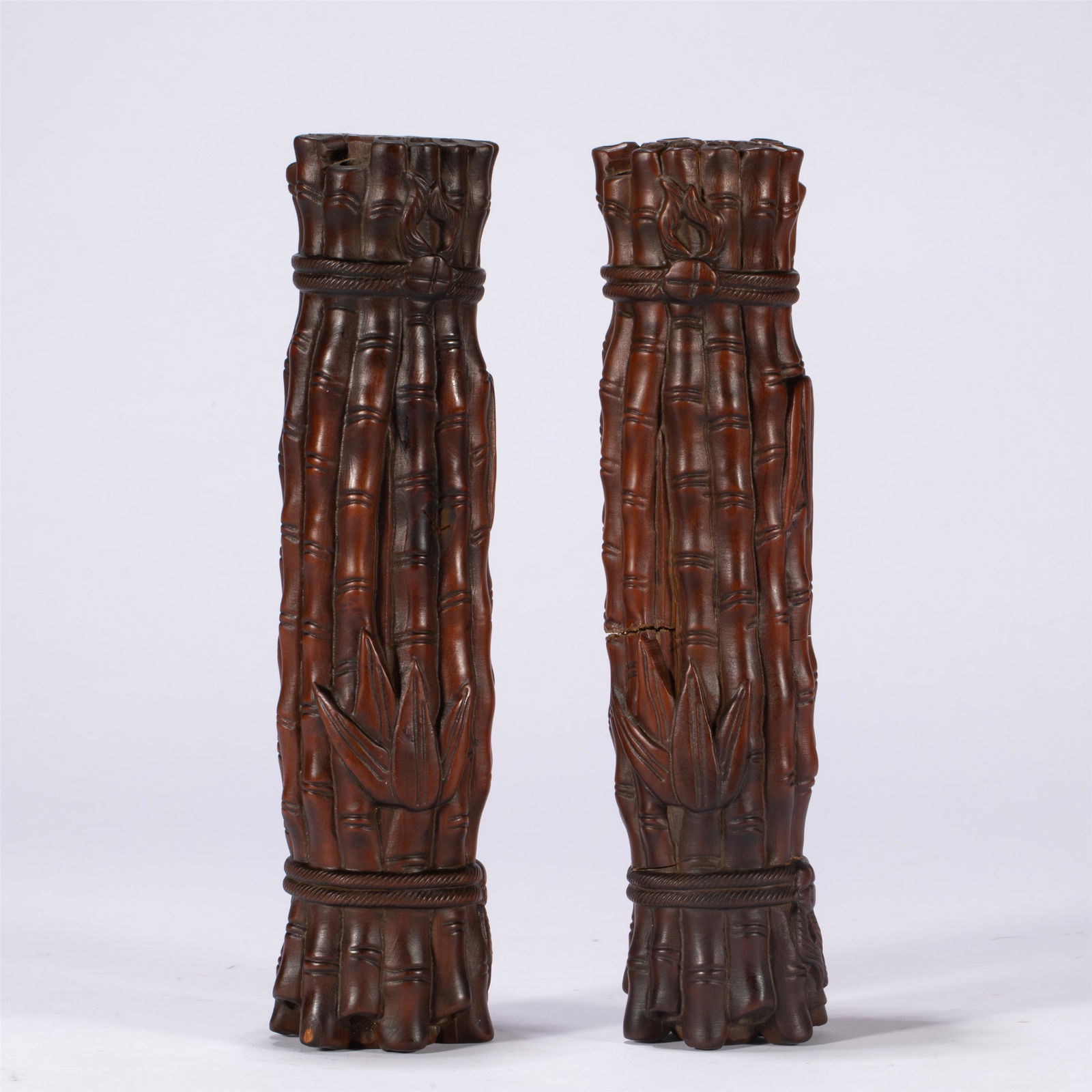 A PAIR OF CHINESE ROSEWOOD PAPER WEIGHT (1 of 8)