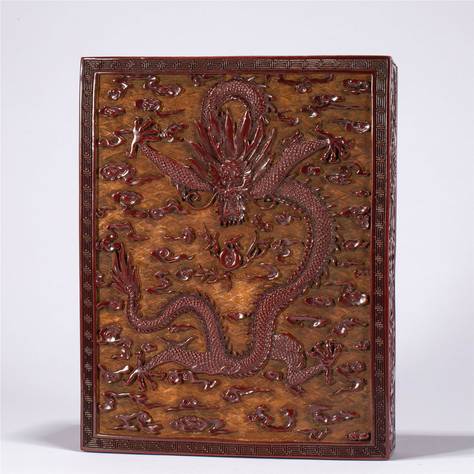 A CHINESE LACQUER CAVRING DRAGON PATTREN BOX (1 of 10)