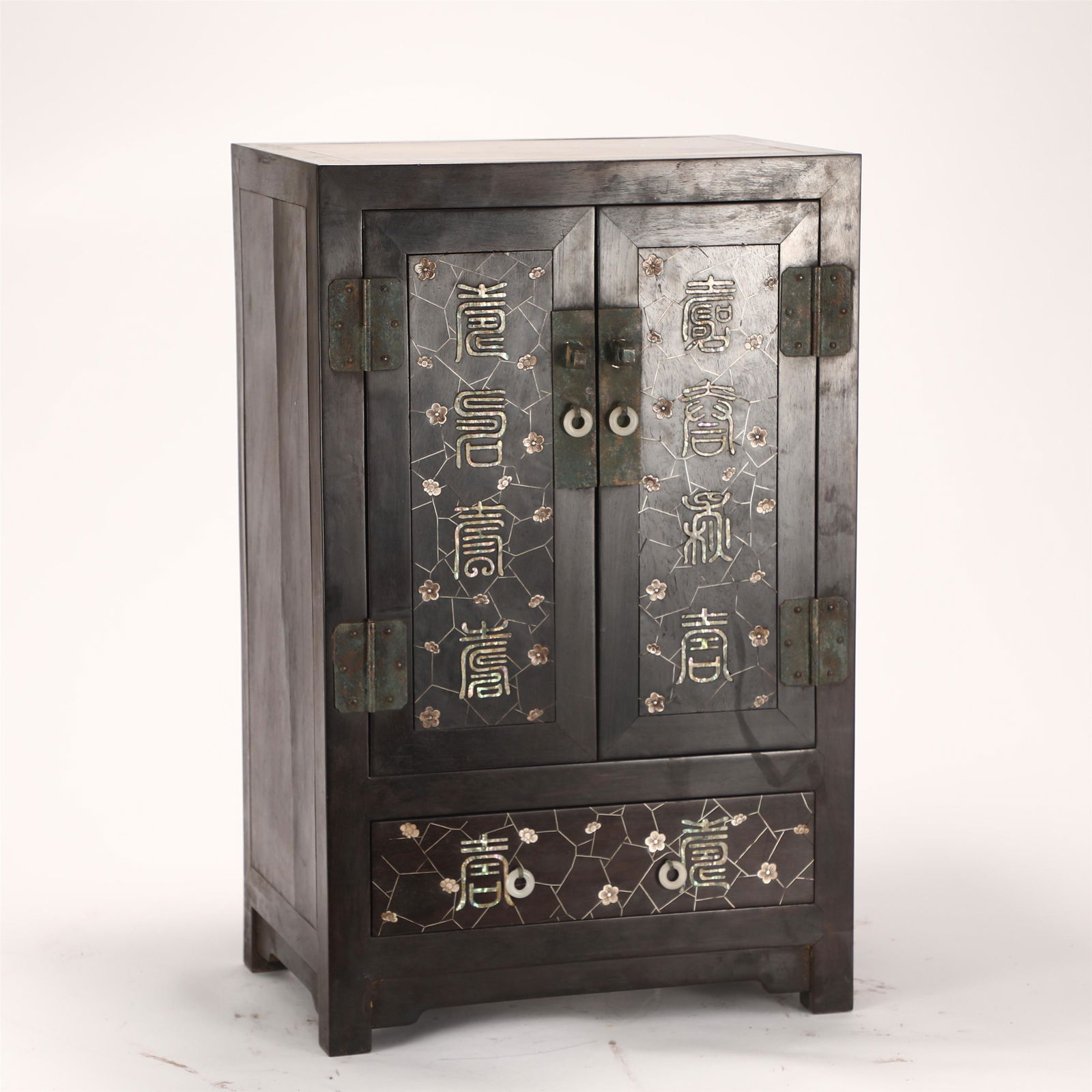 A CHINESE WOODEN CABINET (1 of 11)