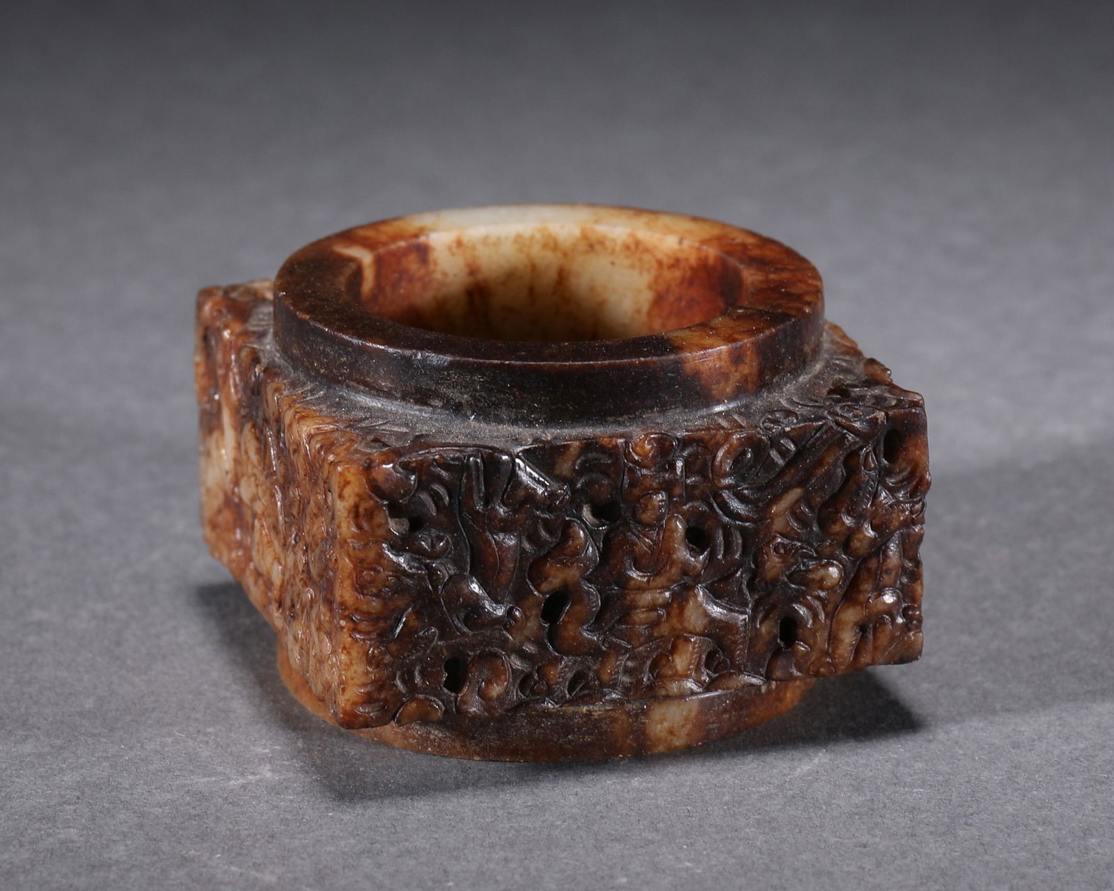 A CHINESE JADE CONG STYLE VASE (1 of 8)