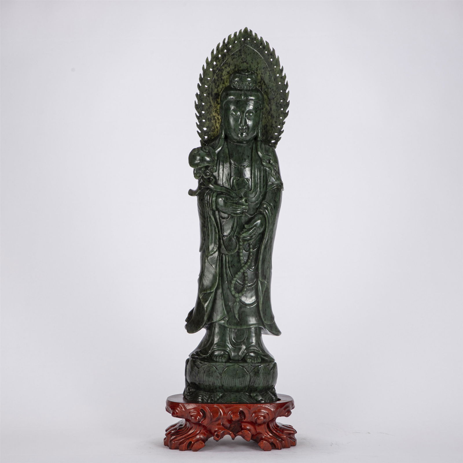 A CHINESE JADE GUANYIN BUDDHA (1 of 8)