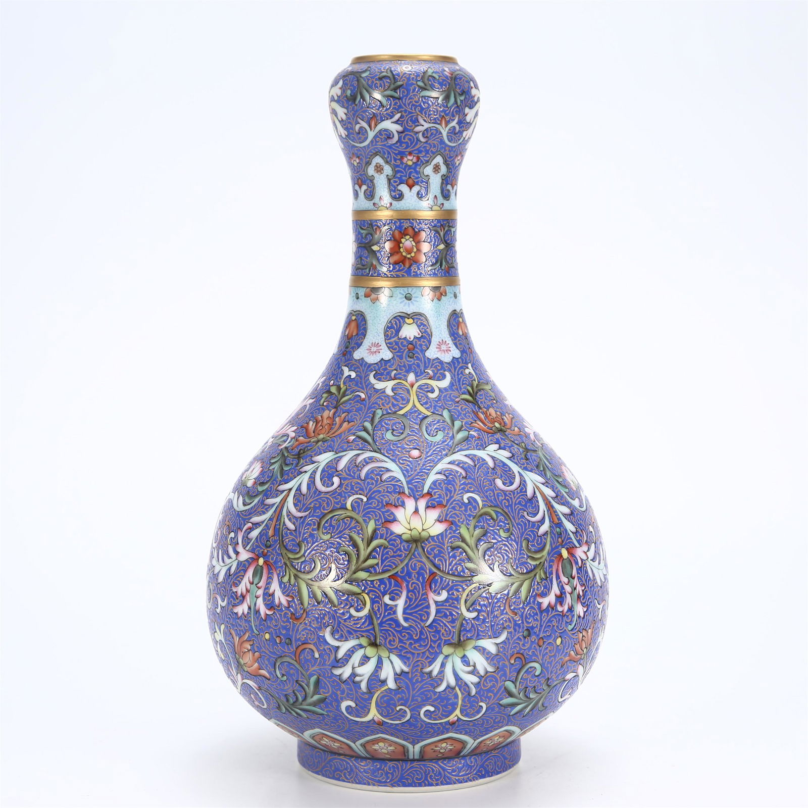 A CHINESE FAMILLE ROSE PORCELAIN GOLD PAINTED VASE (1 of 9)